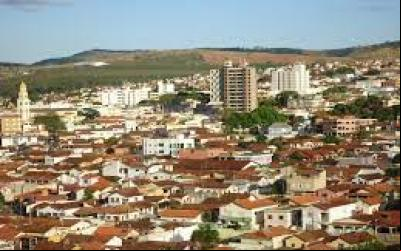 Pintor de 79 anos morre ao cair de andaime durante obra em igreja no Centro de Três Pontas, MG